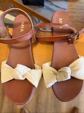 MIA Brown Leather Sandals with Cream Knot Straps